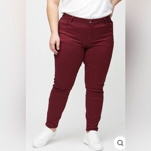 Elegant Maroon Skinny Jeans for Women